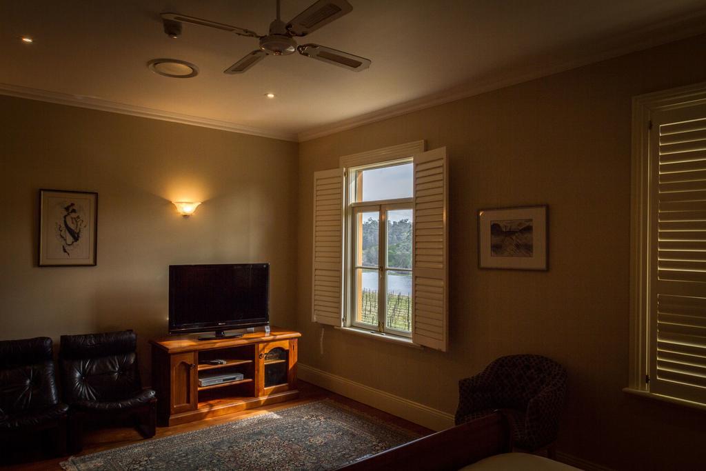 Tizzana Winery Bed And Breakfast Sackville Reach Ruang foto